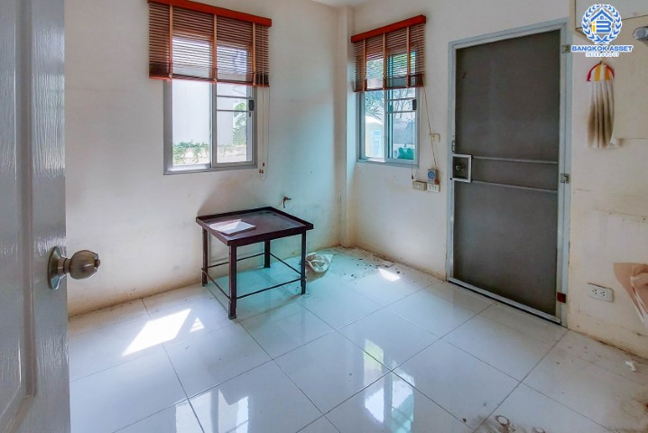 *****บ้านแฝดมือสองย่านนนทบุรี ม.เดอะไพรเวซี่ ไพร์มเพลส รัตนาธิเบศร์ เนื้อที่มากถึง 39 ตร.ว. ฟังก์ชัน 3 ห้องนอน 2 ห้องน้ำ 1 ที่จอดรถ บ้านร่มรื่น น่าอยู่ ทำเลดี เพียง 10 นาทีก็ถึงรถไฟฟ้าสายสีม่วง "สถานีบางพลู" ใกล้เซ็นทรัลเวสต์เกต และทางด่วน "กาญจนาภิเษก" ในราคาโดนใจ!...